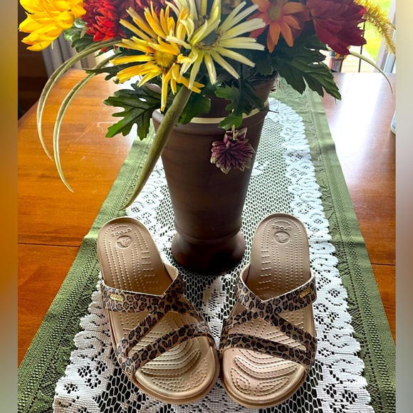 Crocs Sandals Patricia Strappy Wedge  Leopard Print Waterproof Slip-on Size 9 - Picture 6 of 8